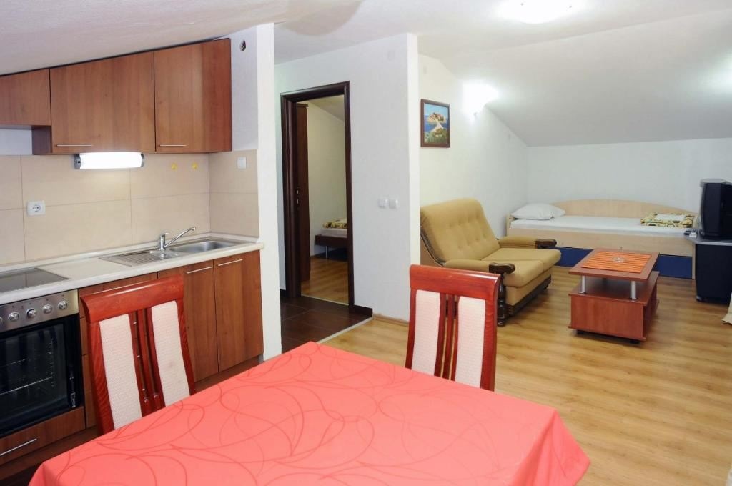 rooms-apartment-2+2-with-sea-view