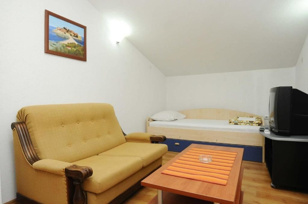 rooms-apartment-2+2-with-sea-view