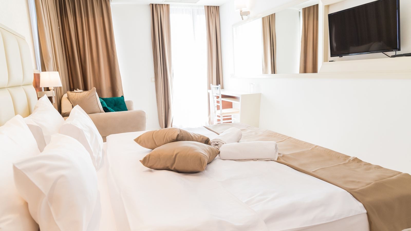 rooms-standard-family-room