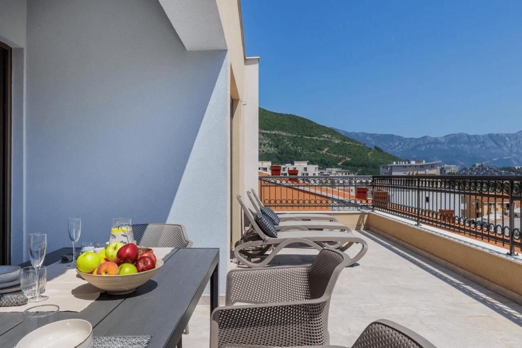 rooms-three-bedroom-apartment-with-sea-view