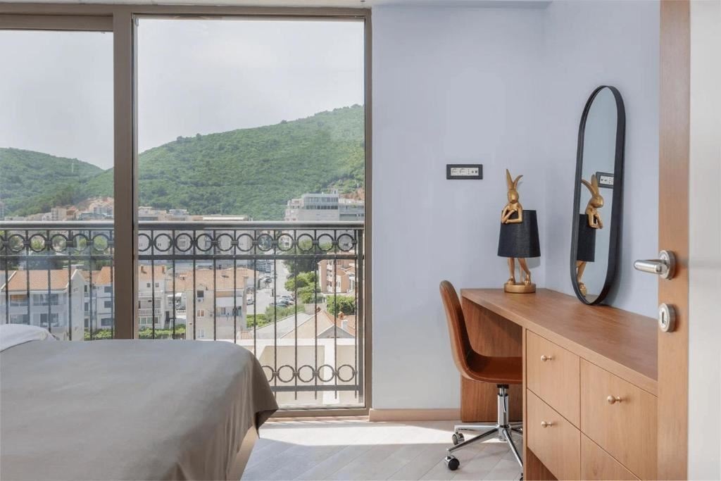 rooms-three-bedroom-apartment-with-sea-view