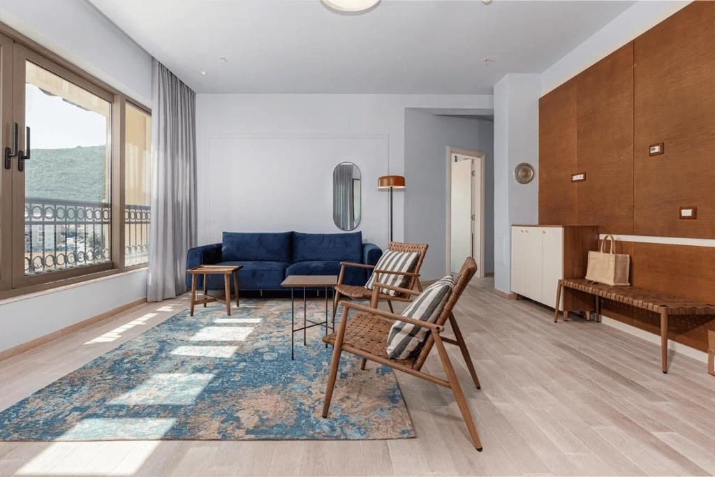 rooms-three-bedroom-apartment-with-sea-view