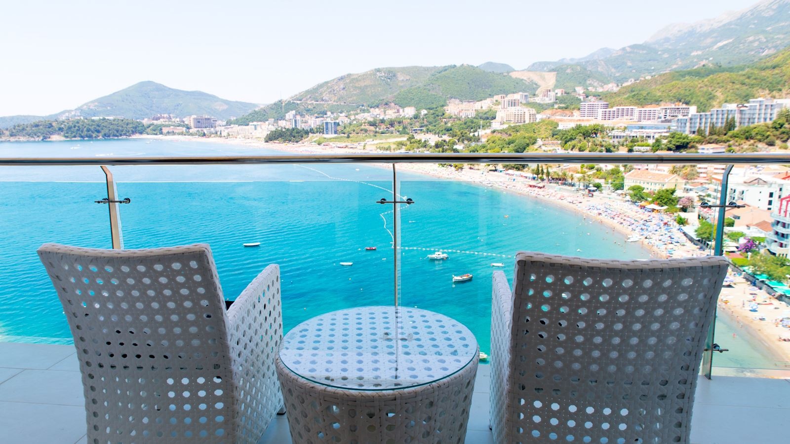 rooms-one-bedroom-apartment-sea-view