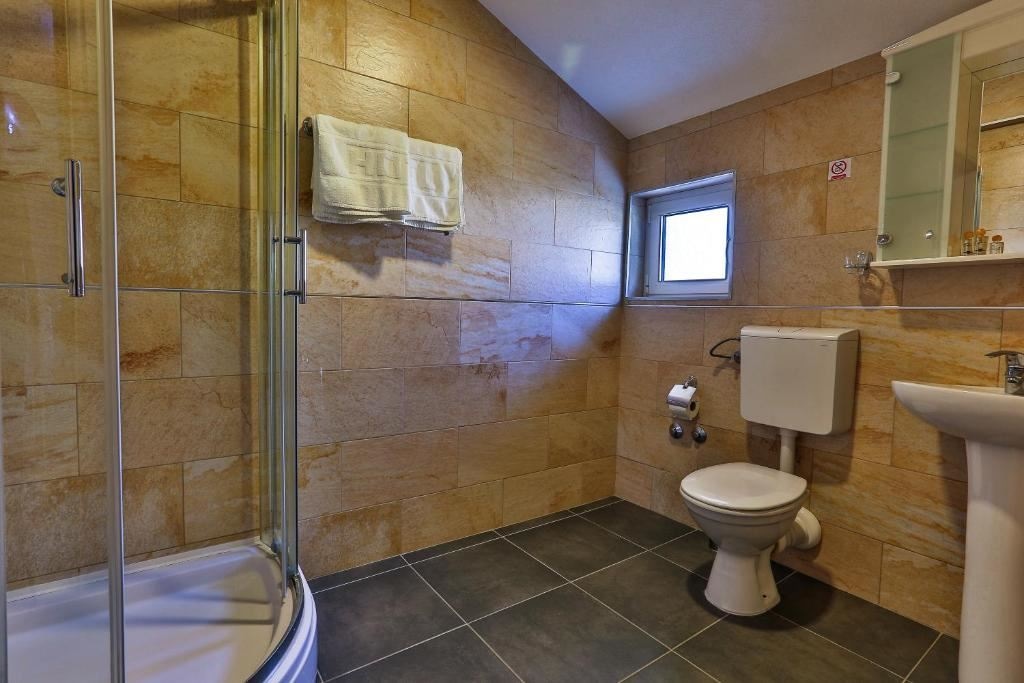 rooms-triple--luxury-studio