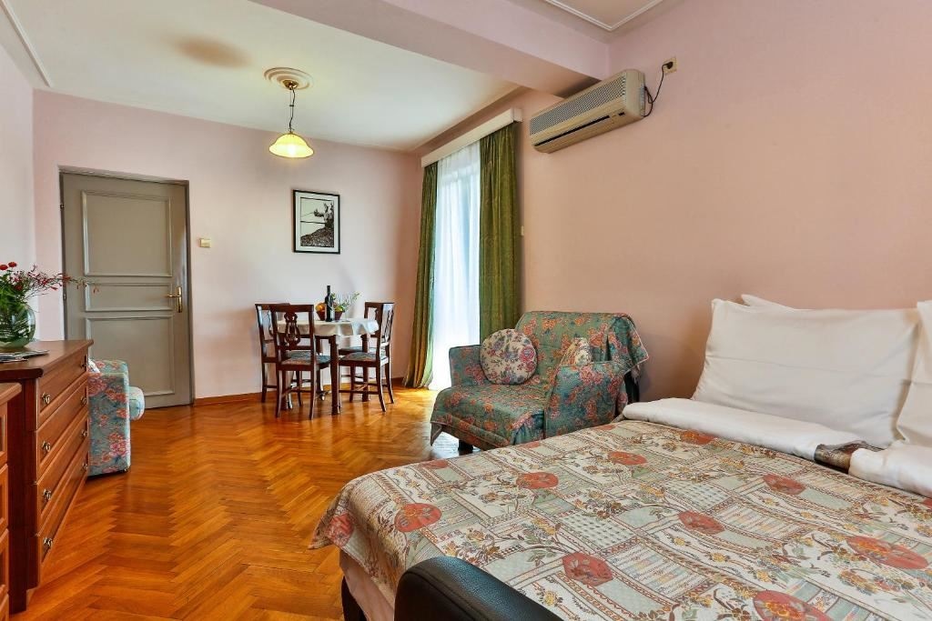 rooms-apartment-5-pax