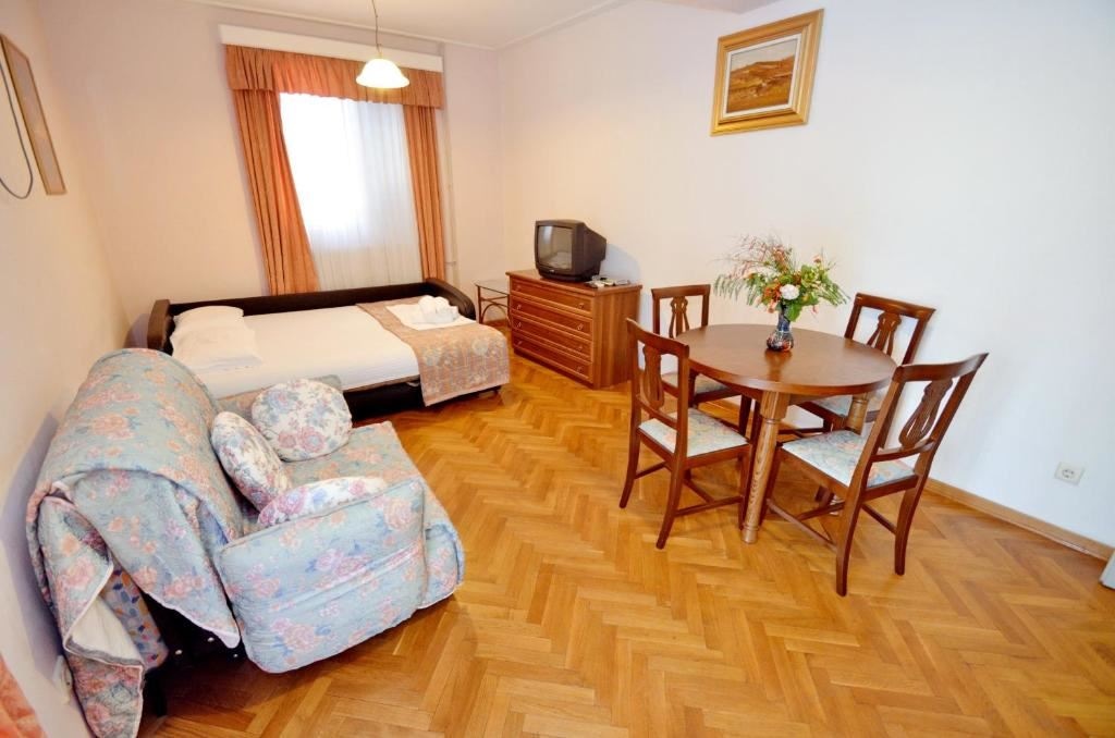 rooms-apartment-5-pax