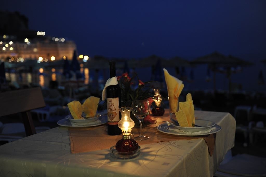 restaurants-restaurant