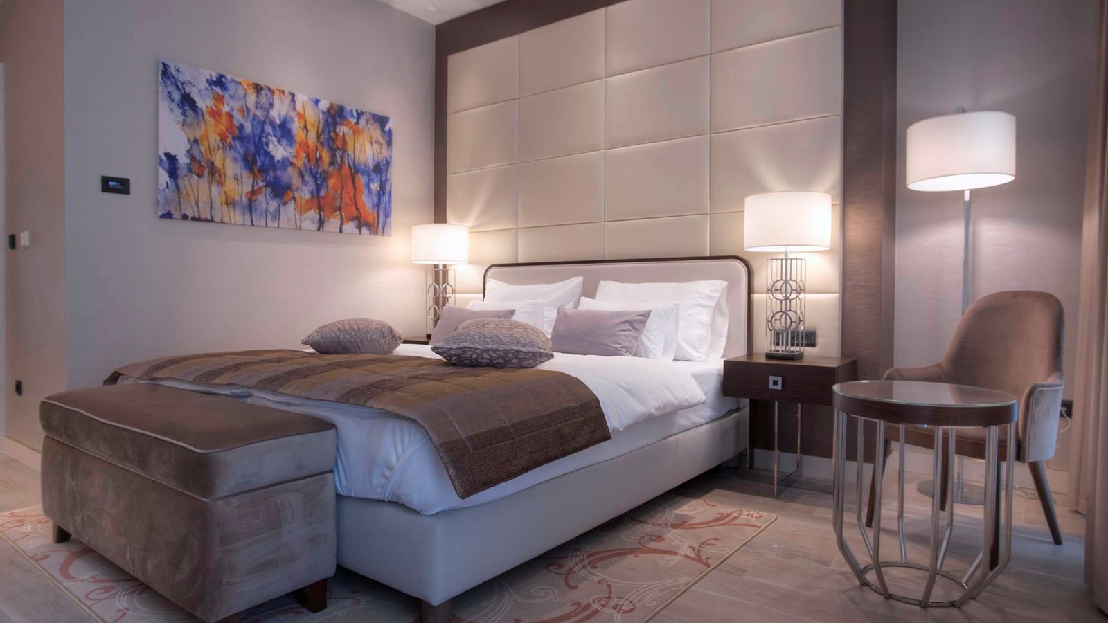 rooms-standard-double-room-atrium-and-mountain-view