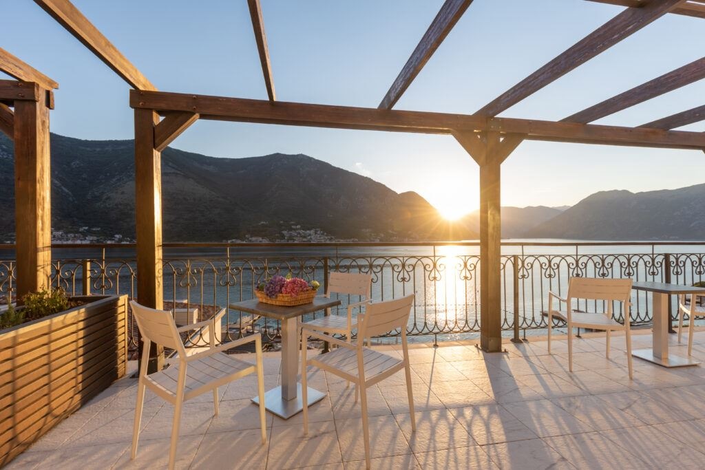 rooms-three-bed-room-sea-view-suite