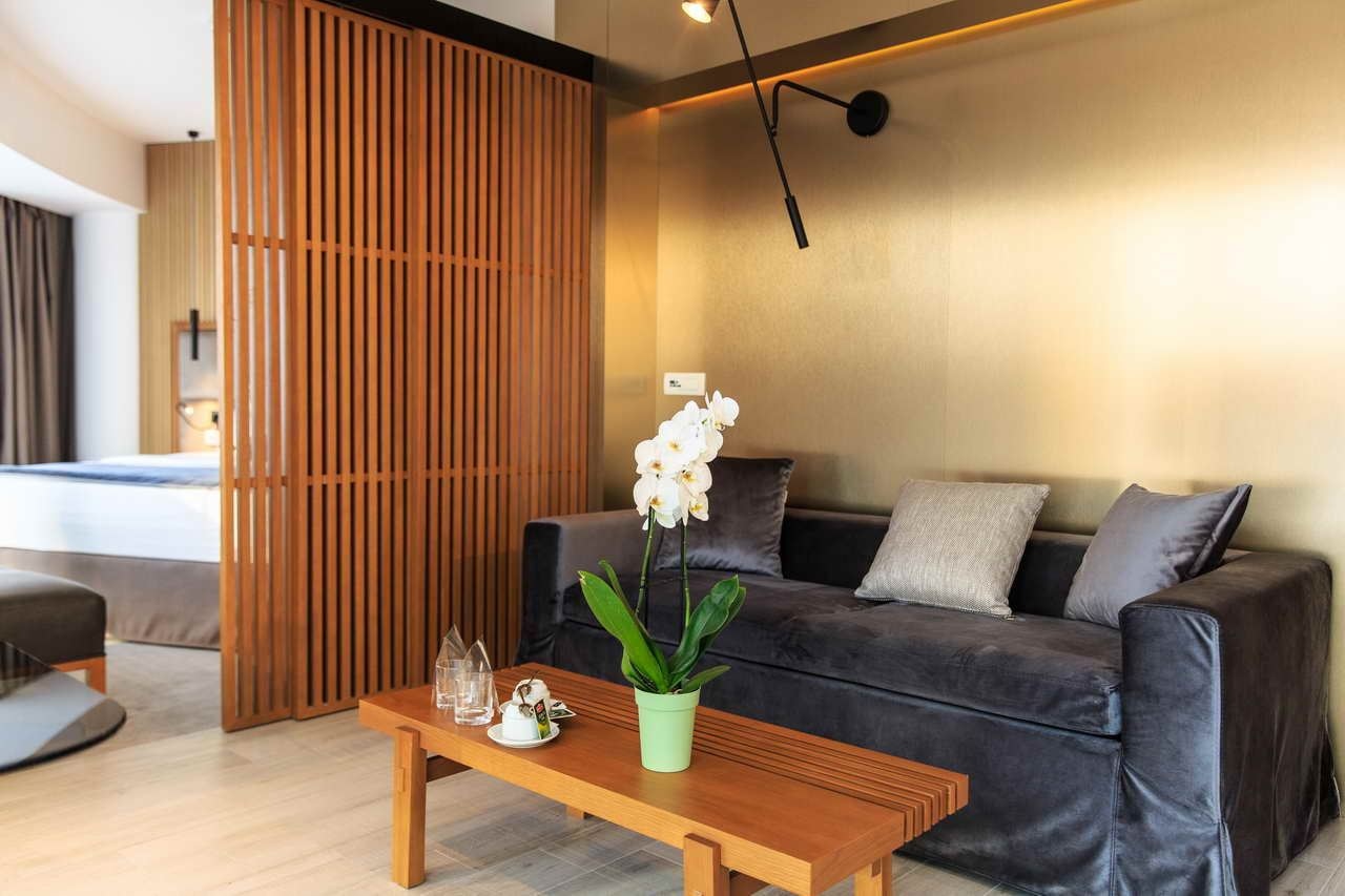 rooms-superior-suite-partial-sea-view