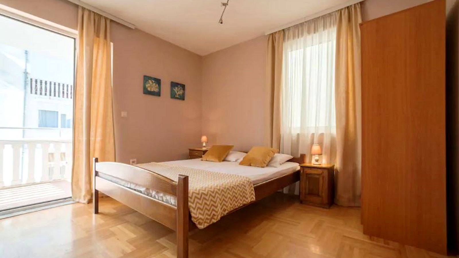 rooms-family-apartment