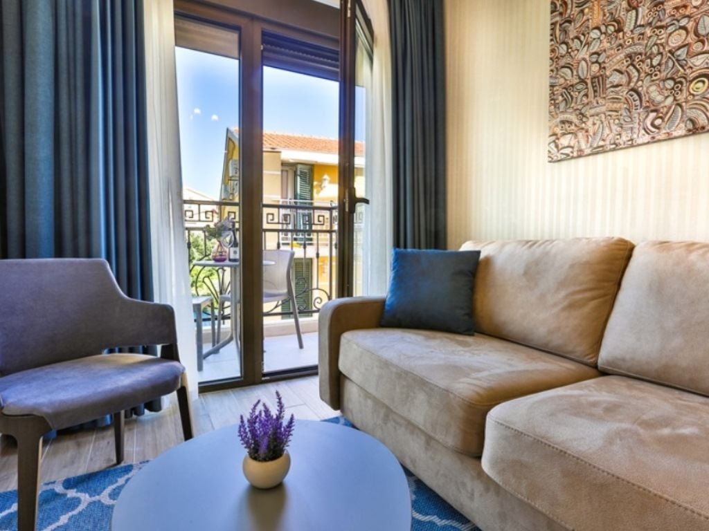 rooms-suite-with-balcony