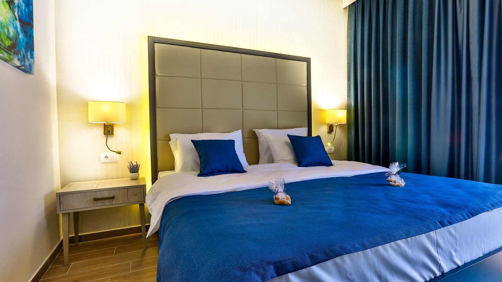 rooms-standard-double-room-pool-view