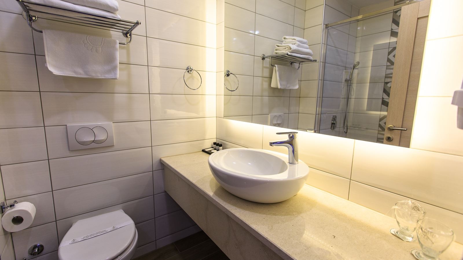 rooms-standard-double-room-pool-view