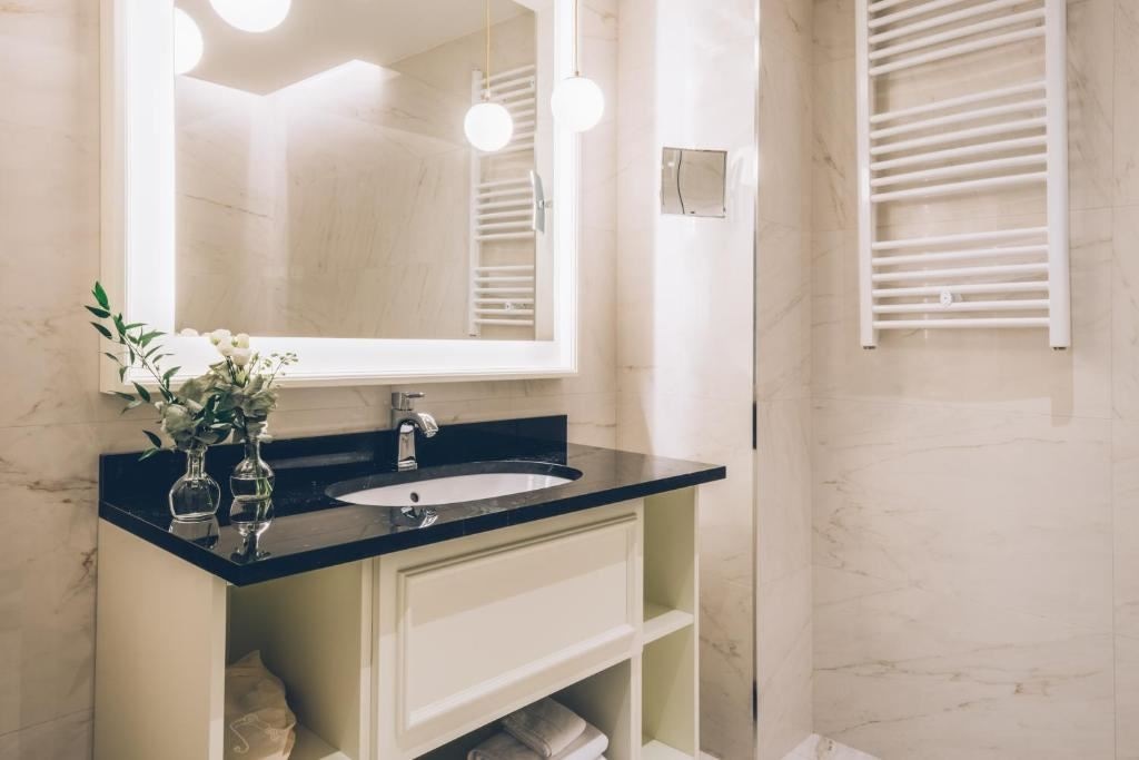 rooms-two-bedroom-family-duplex-suite