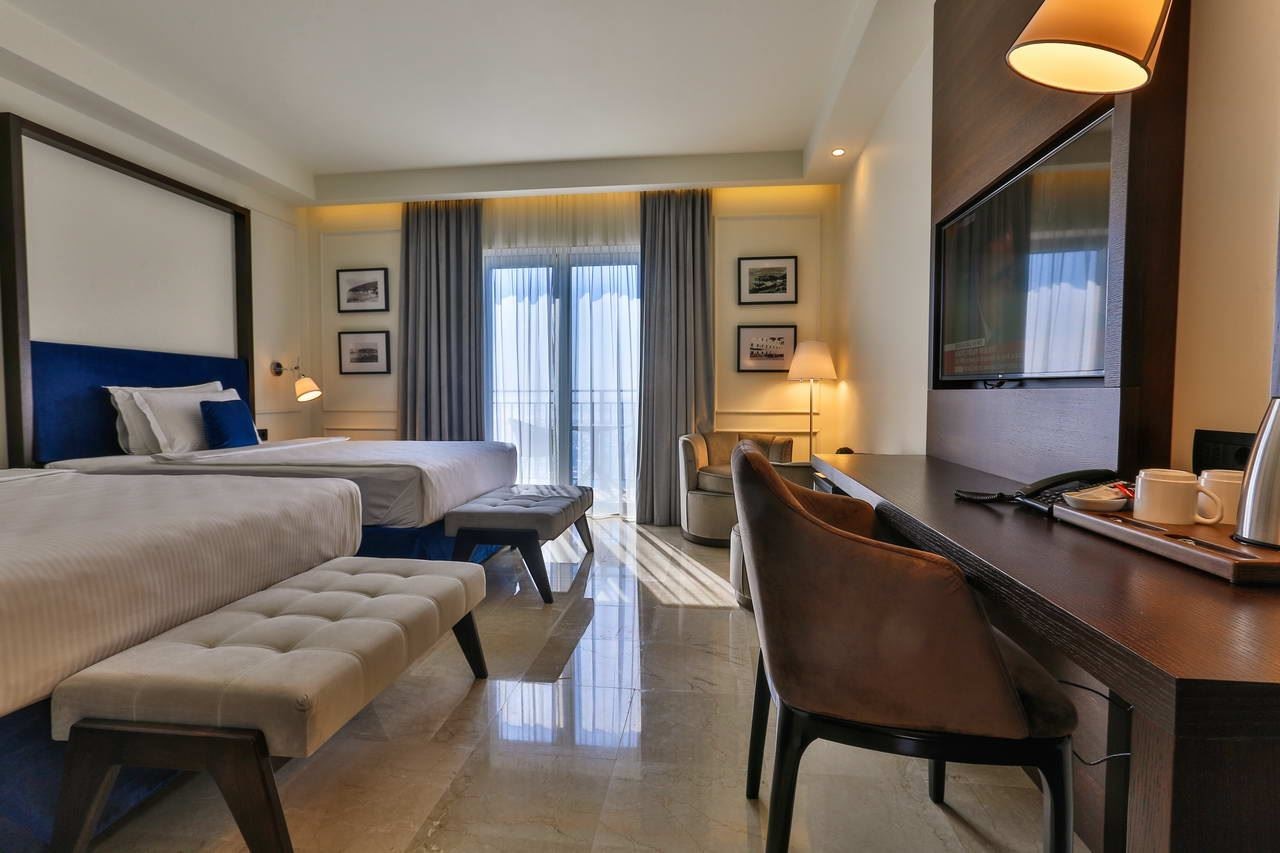 rooms-family-room-sea-view