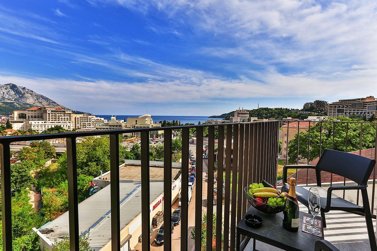 rooms-family-room-with-sea-view