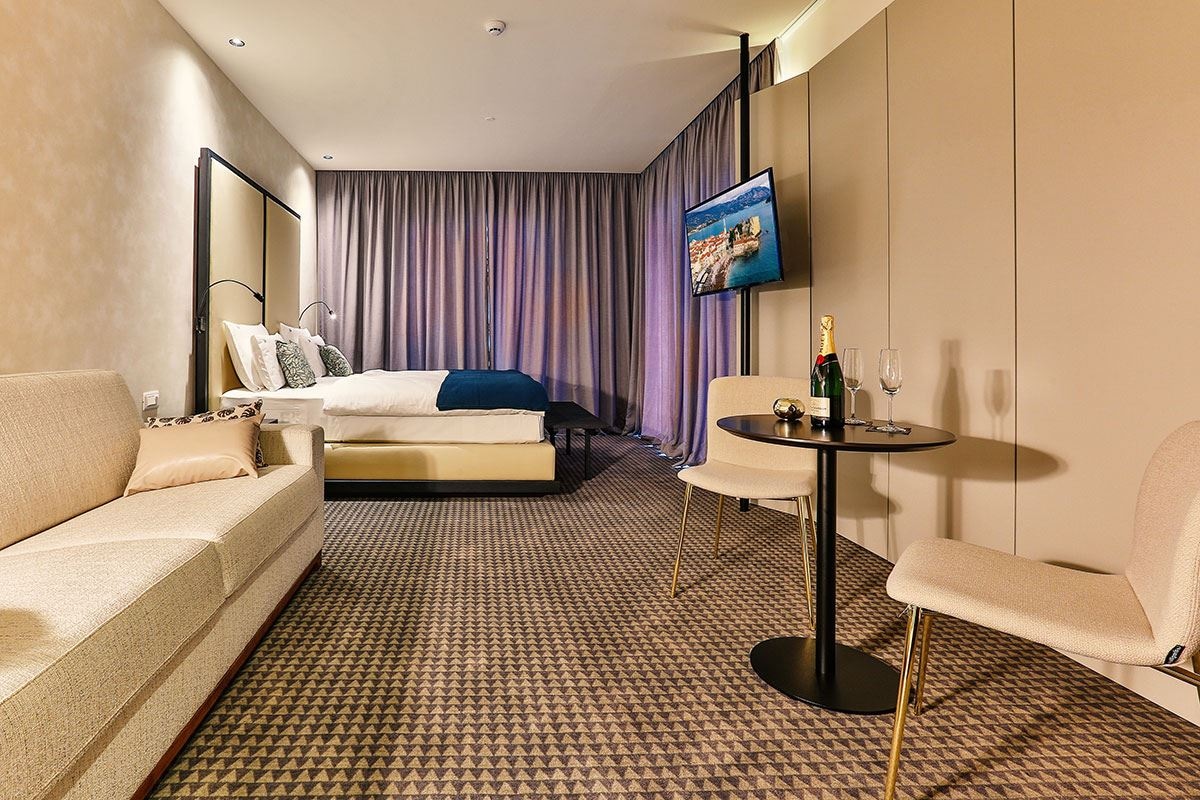 rooms-family-room-with-sea-view