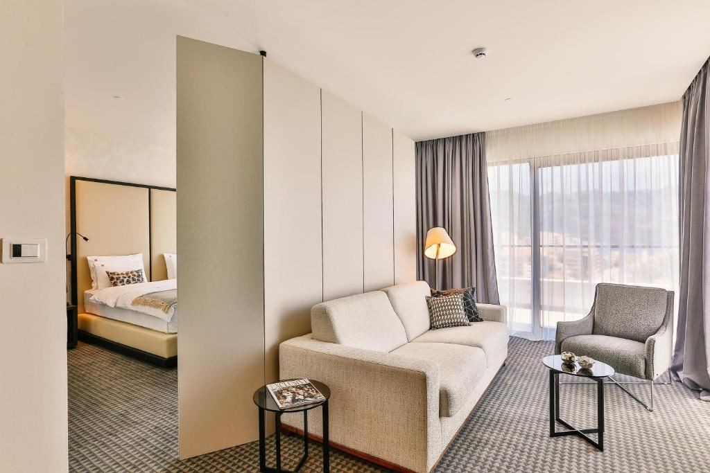 rooms-deluxe-suite-sea-view