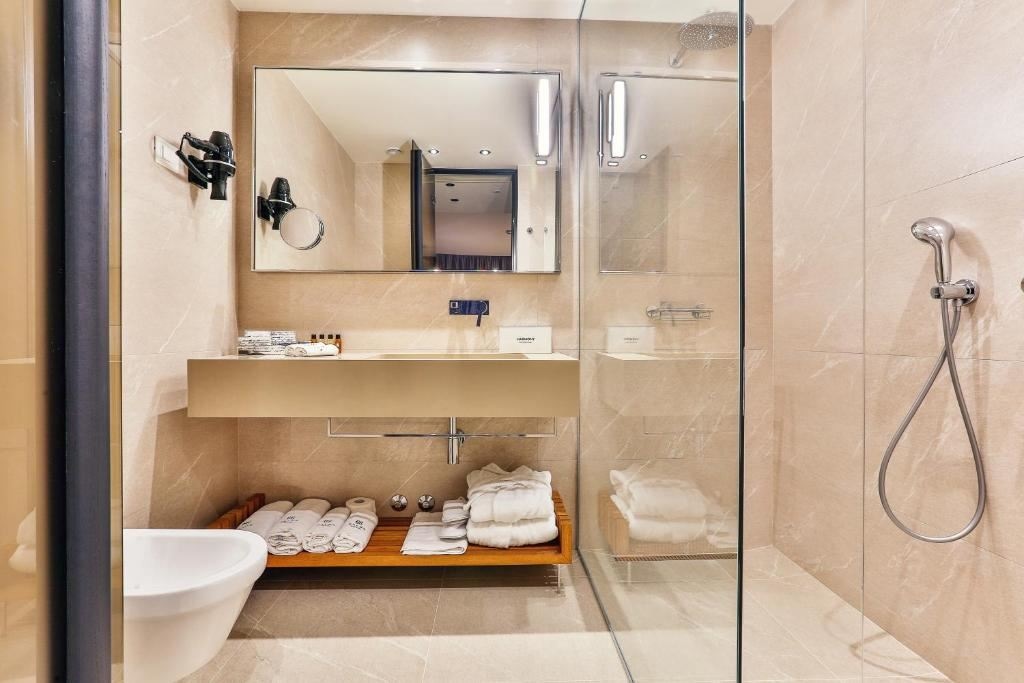 rooms-deluxe-suite-sea-view