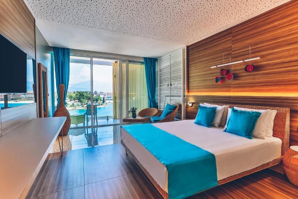 rooms-double-deluxe-room-side-sea-view-single-use