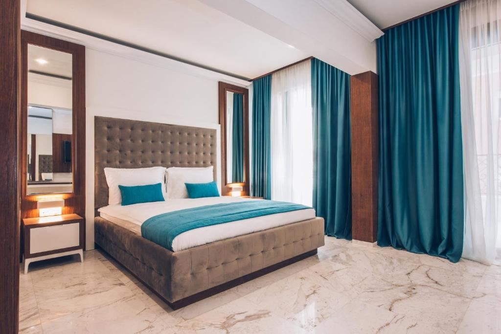 rooms-junior-suite-side-sea-view