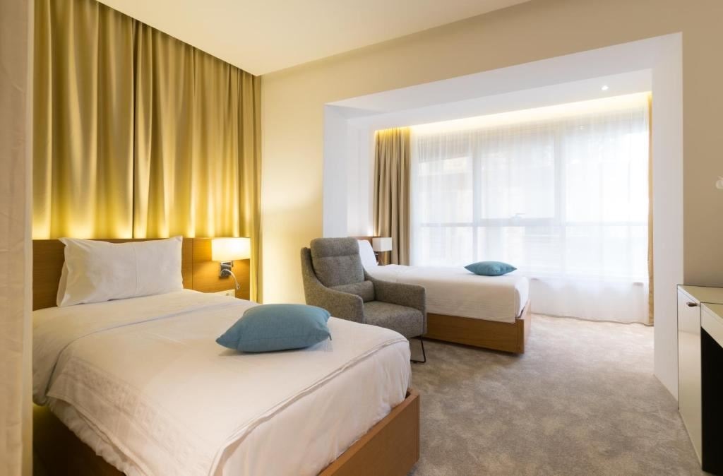 rooms-family-suite-garden-view