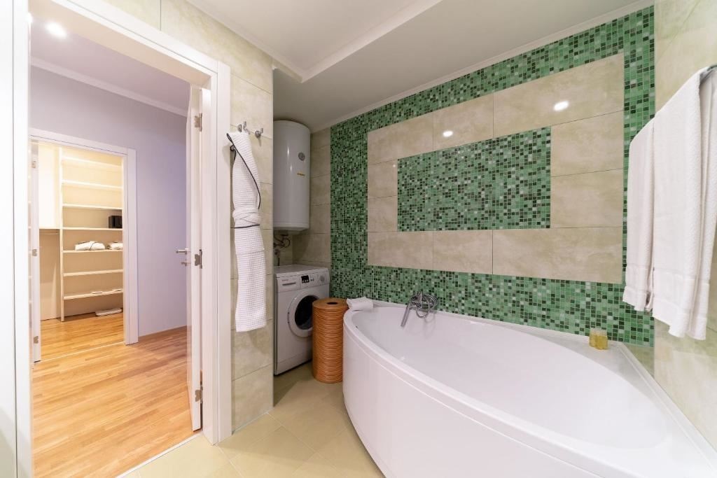 rooms-three-bedroom-suite-sea-view