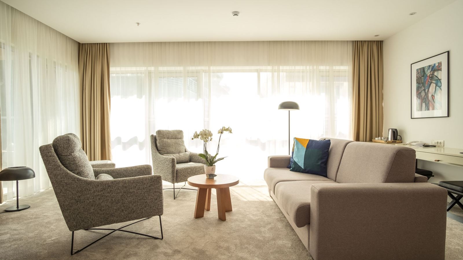 rooms-comfort-suite-partial-sea-view-balcony