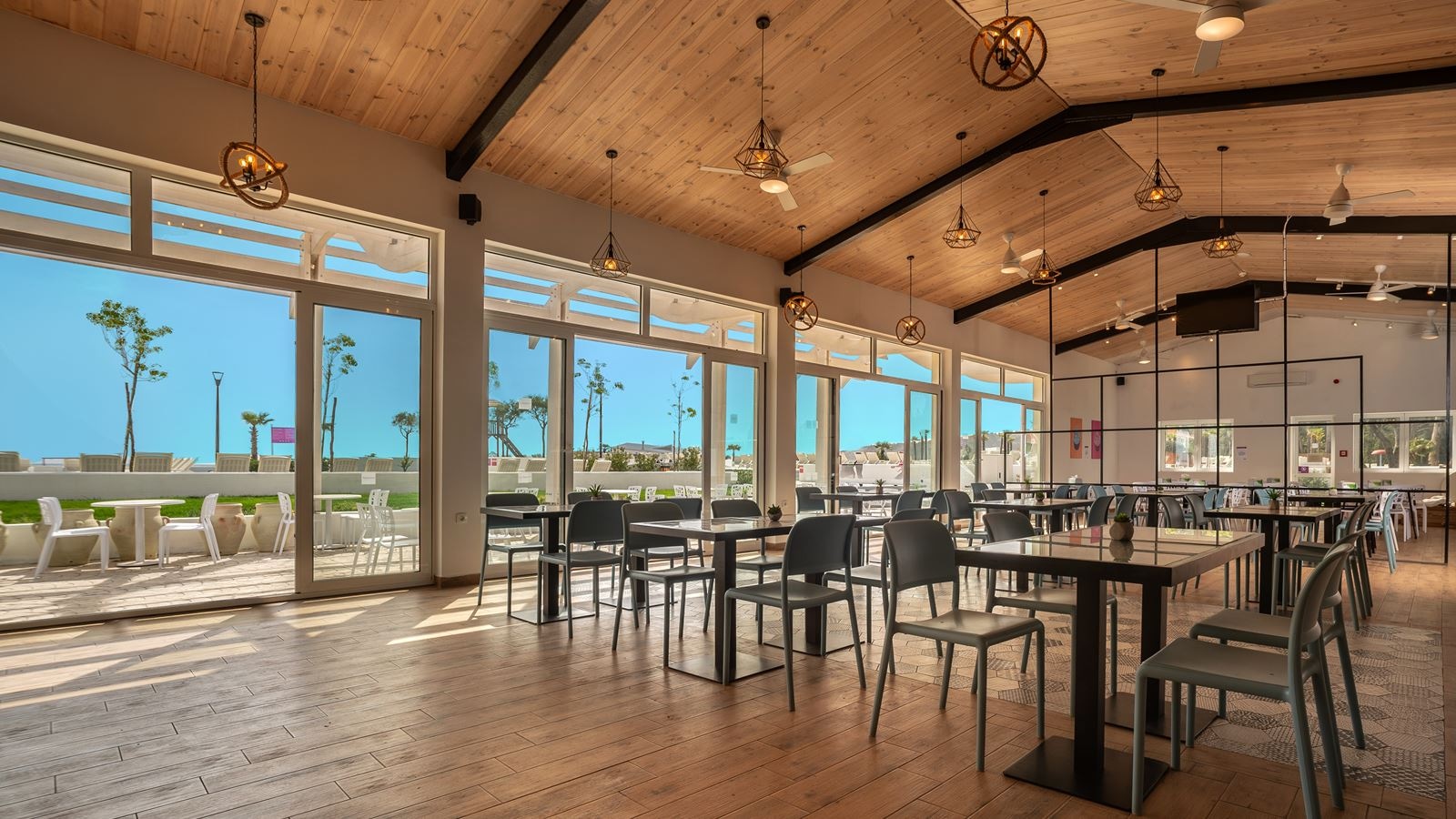 bars-sunrise-pool-bar