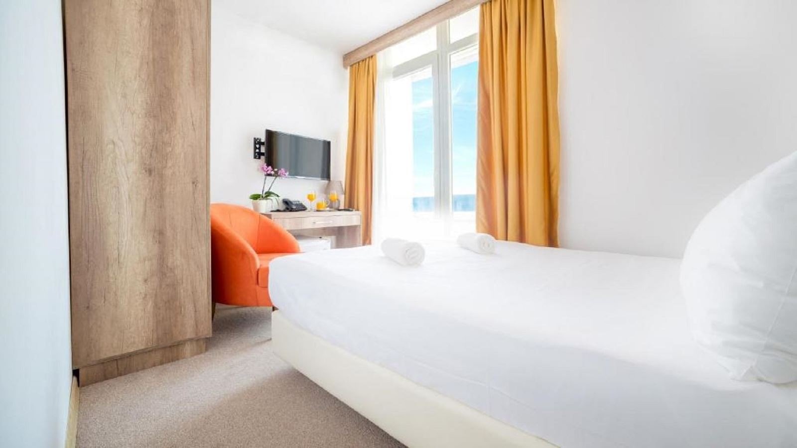 rooms-studio-apartment-02