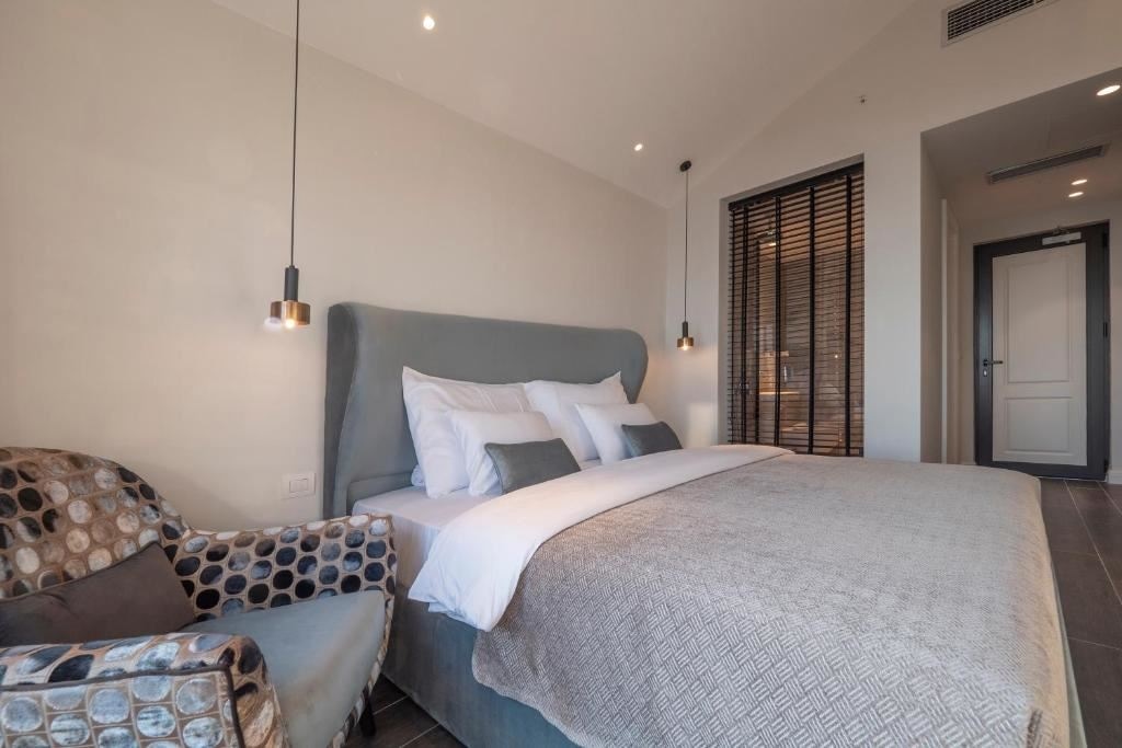 rooms-connecting-room-with-big-terrace-4-pax