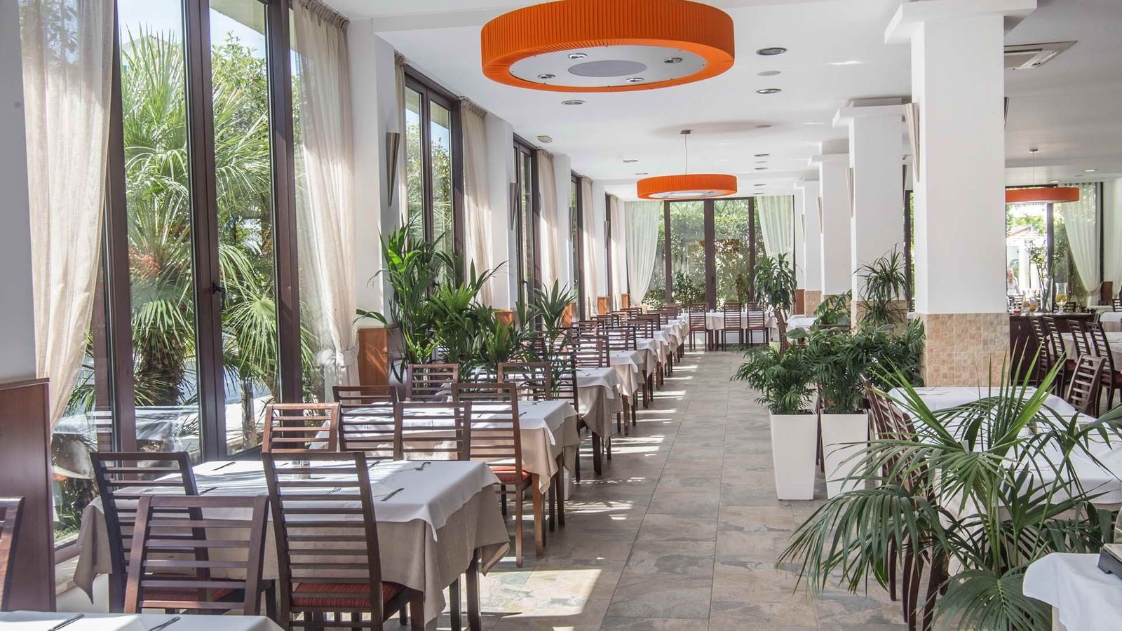 restaurants-main-restaraunt