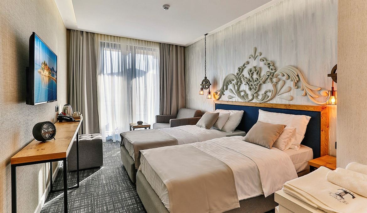 rooms-deluxe-double-room-with-extra-bed