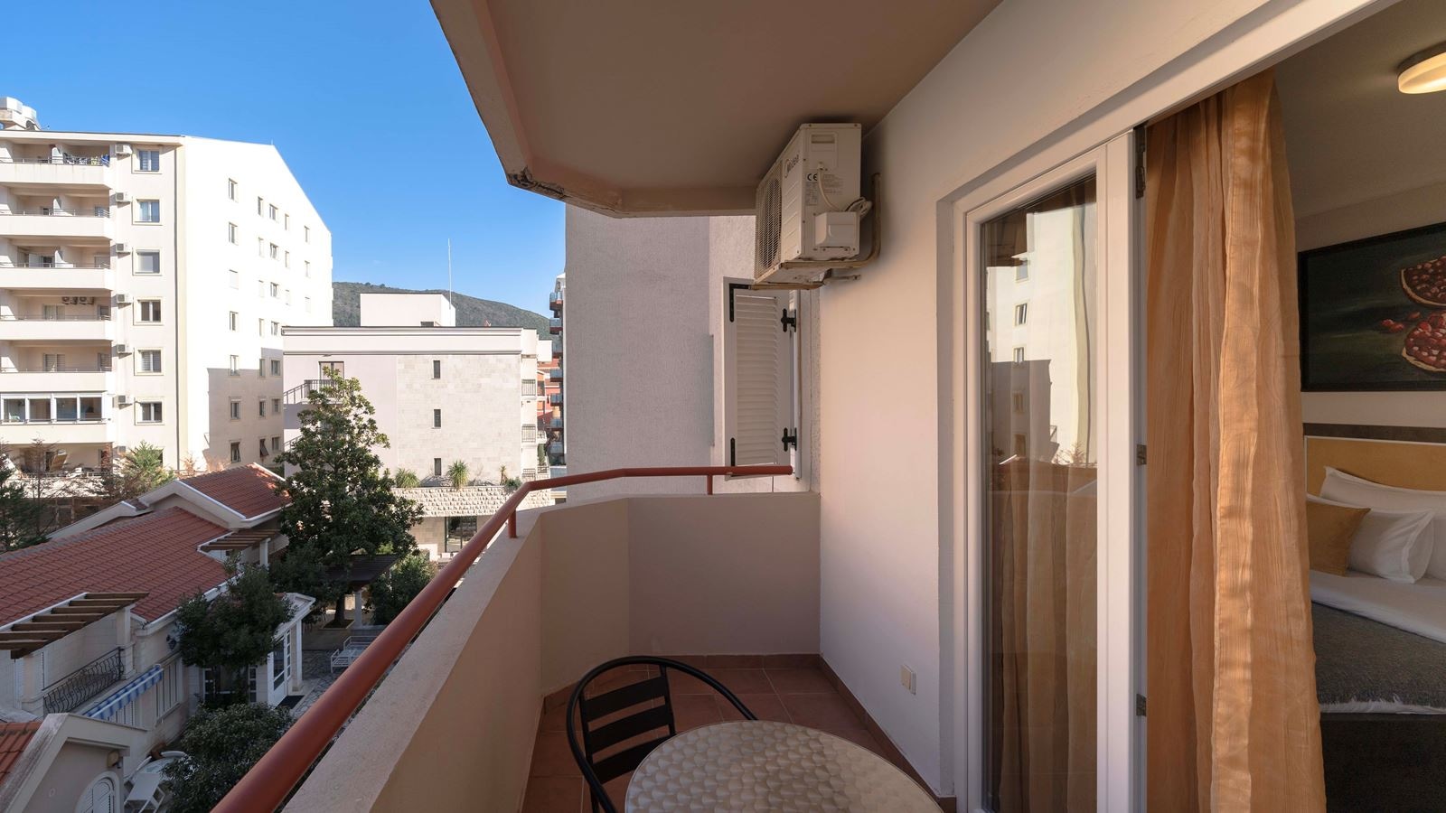 rooms-standard-double-room-with-balcony-single-use