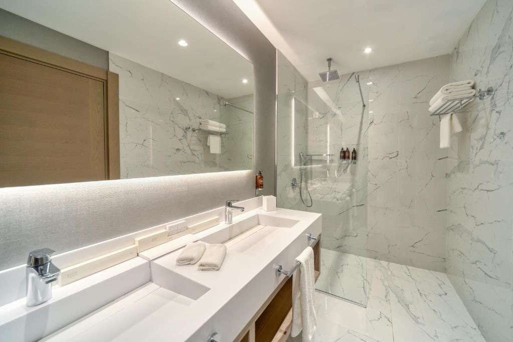 rooms-regency-suite-sea-view-with-hot-tub