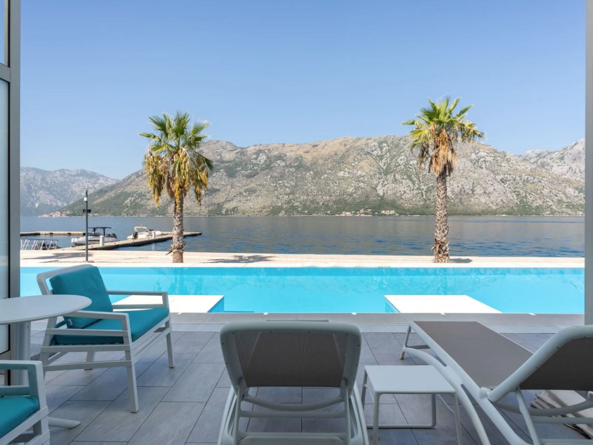 rooms-1-king-bed-sea-view-with-pool-deluxe