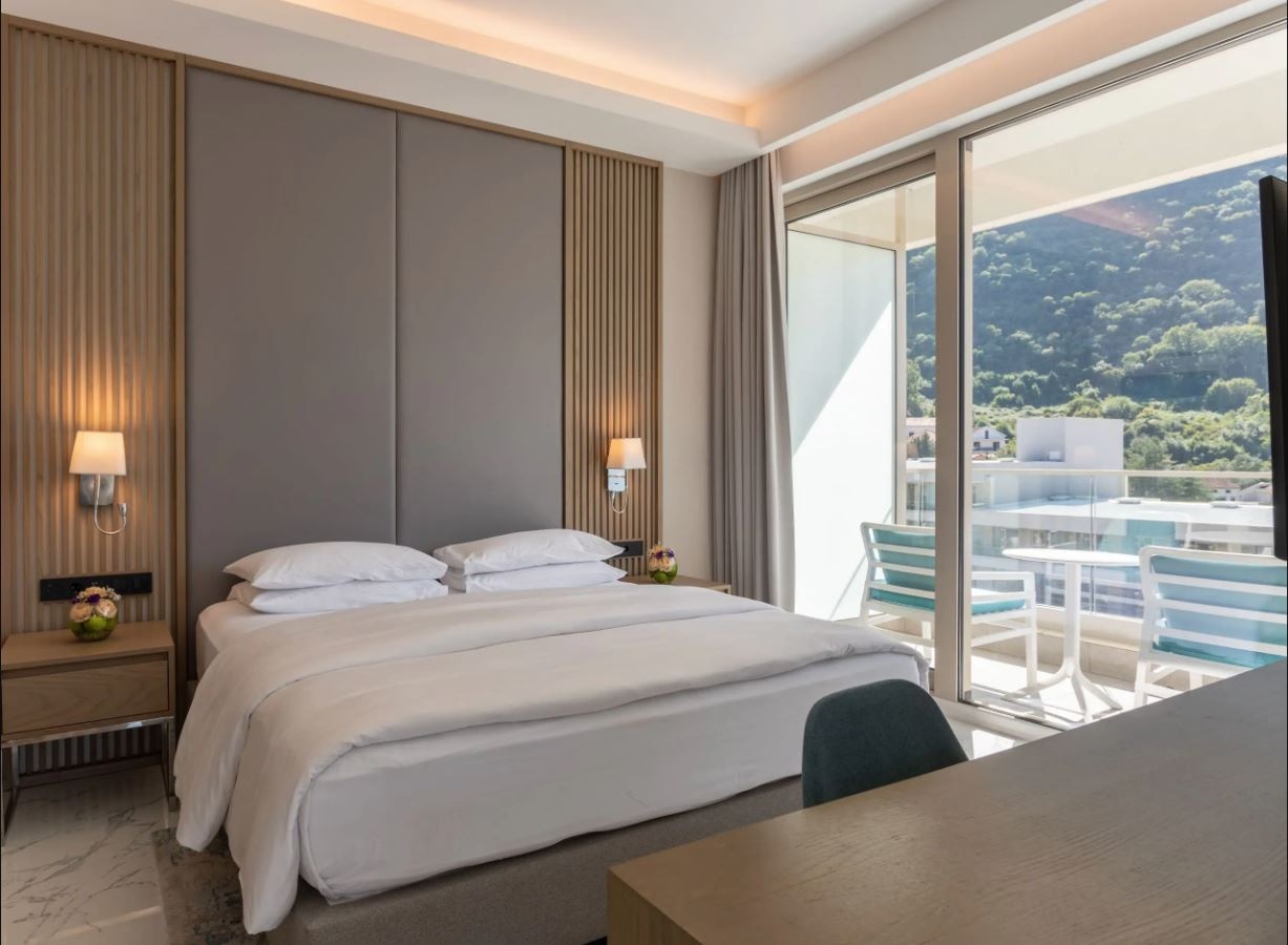 rooms-1-king-bed-sea-view-with-hot-tub-and-terrace-deluxe