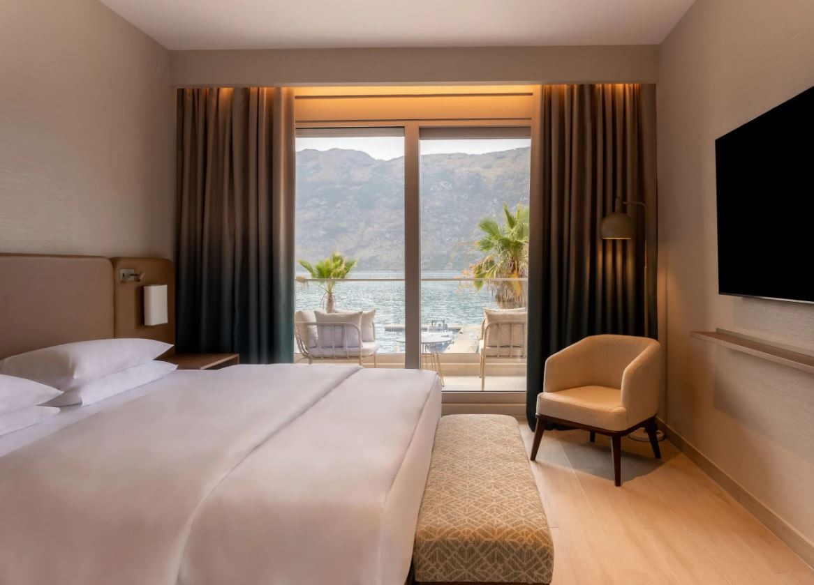 rooms-4-bedroom-apartment-with-hot-tub-deluxe