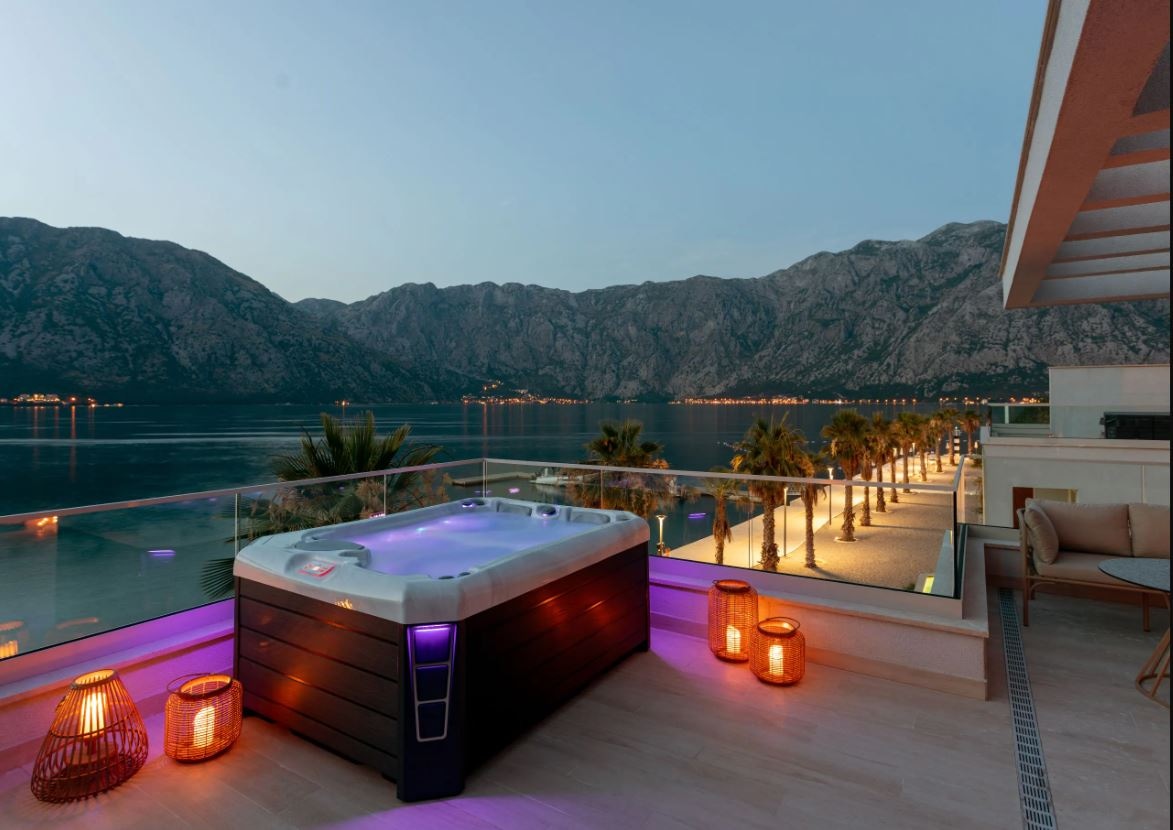 rooms-4-bedroom-apartment-with-hot-tub-deluxe