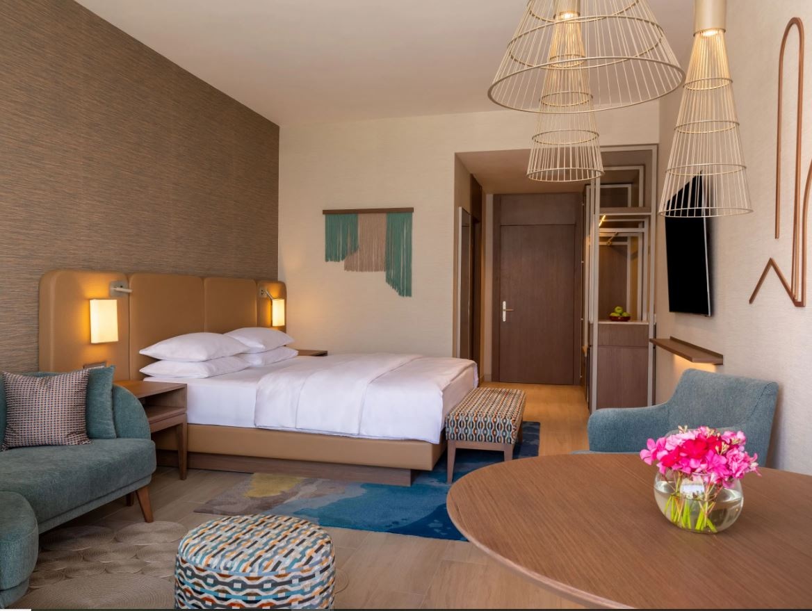 rooms-1-king-bed-pool-view-deluxe