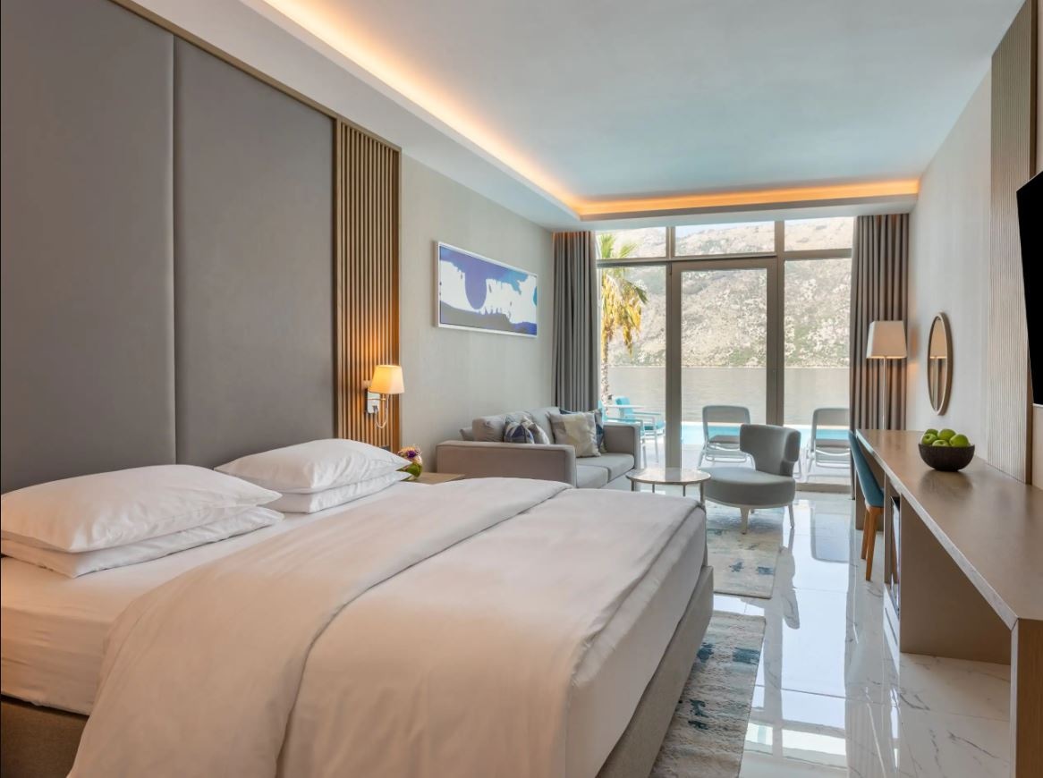 rooms-1-king-bed-sea-view-premium