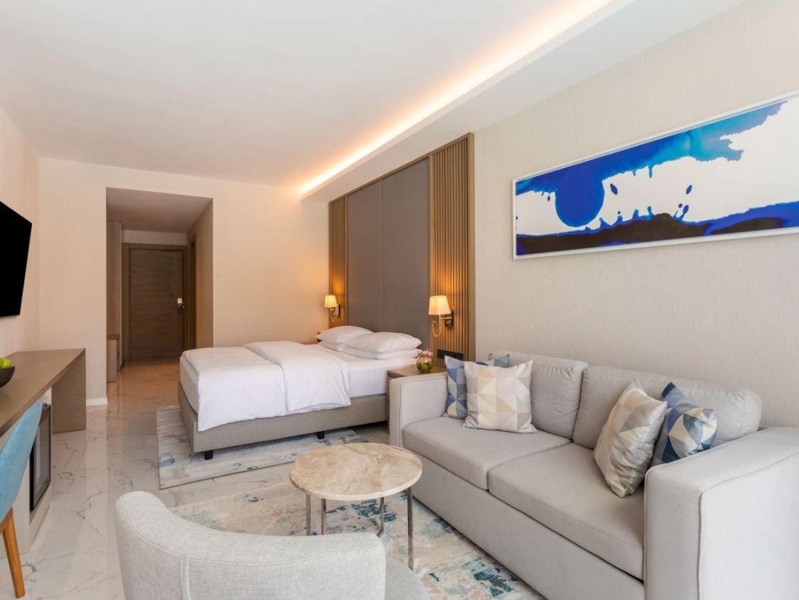 rooms-1-king-bed-sea-view-premium