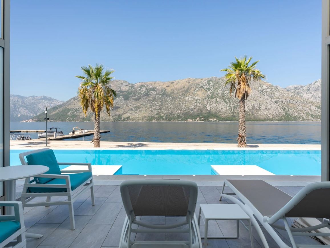 rooms-1-king-bed-sea-view-premium