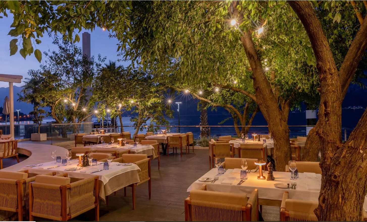 restaurants-a-la-carte-restaurant-lighthouse