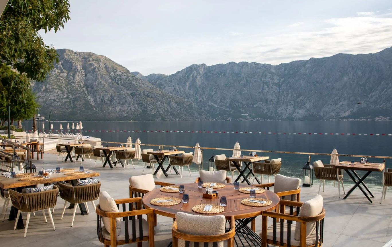 restaurants-main-restaurant-blue