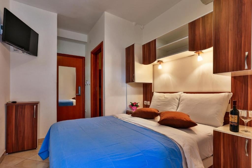 rooms-double-room-economy