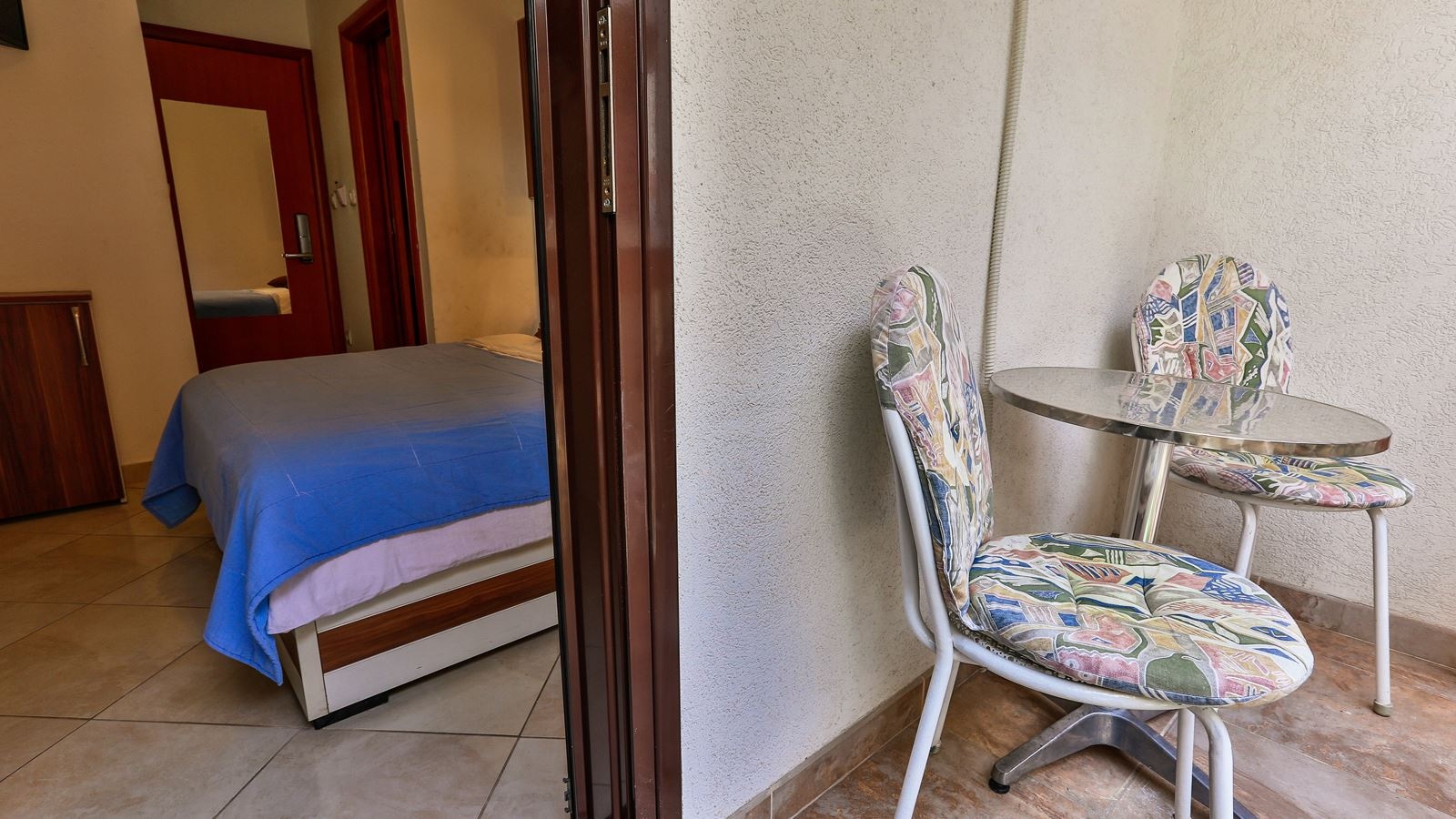 rooms-small-double-room