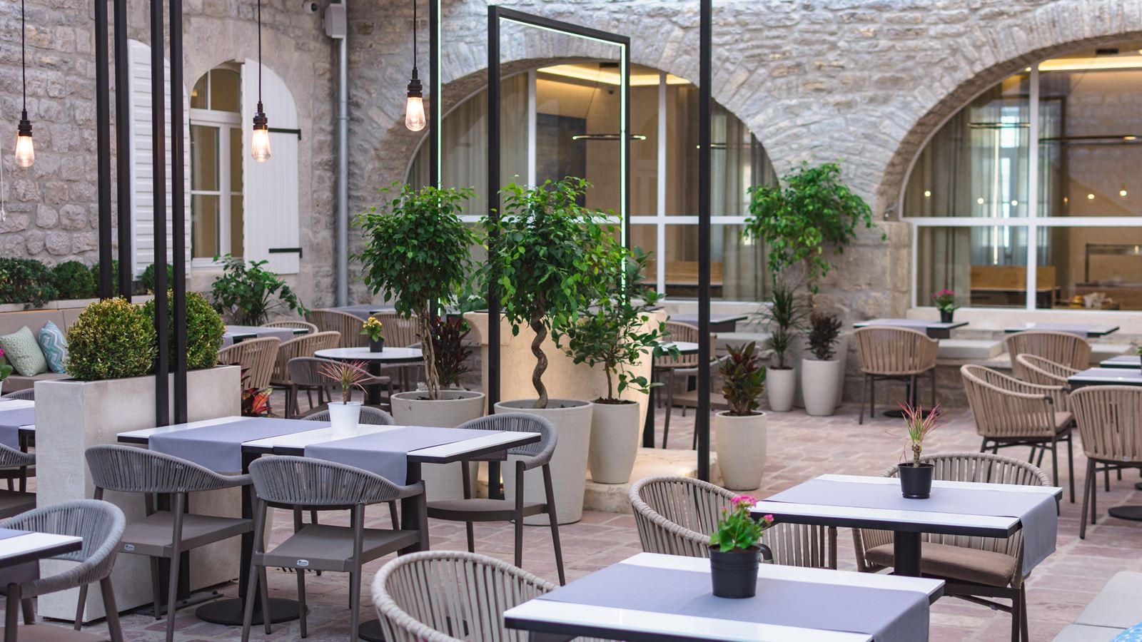 restaurants-restaurants