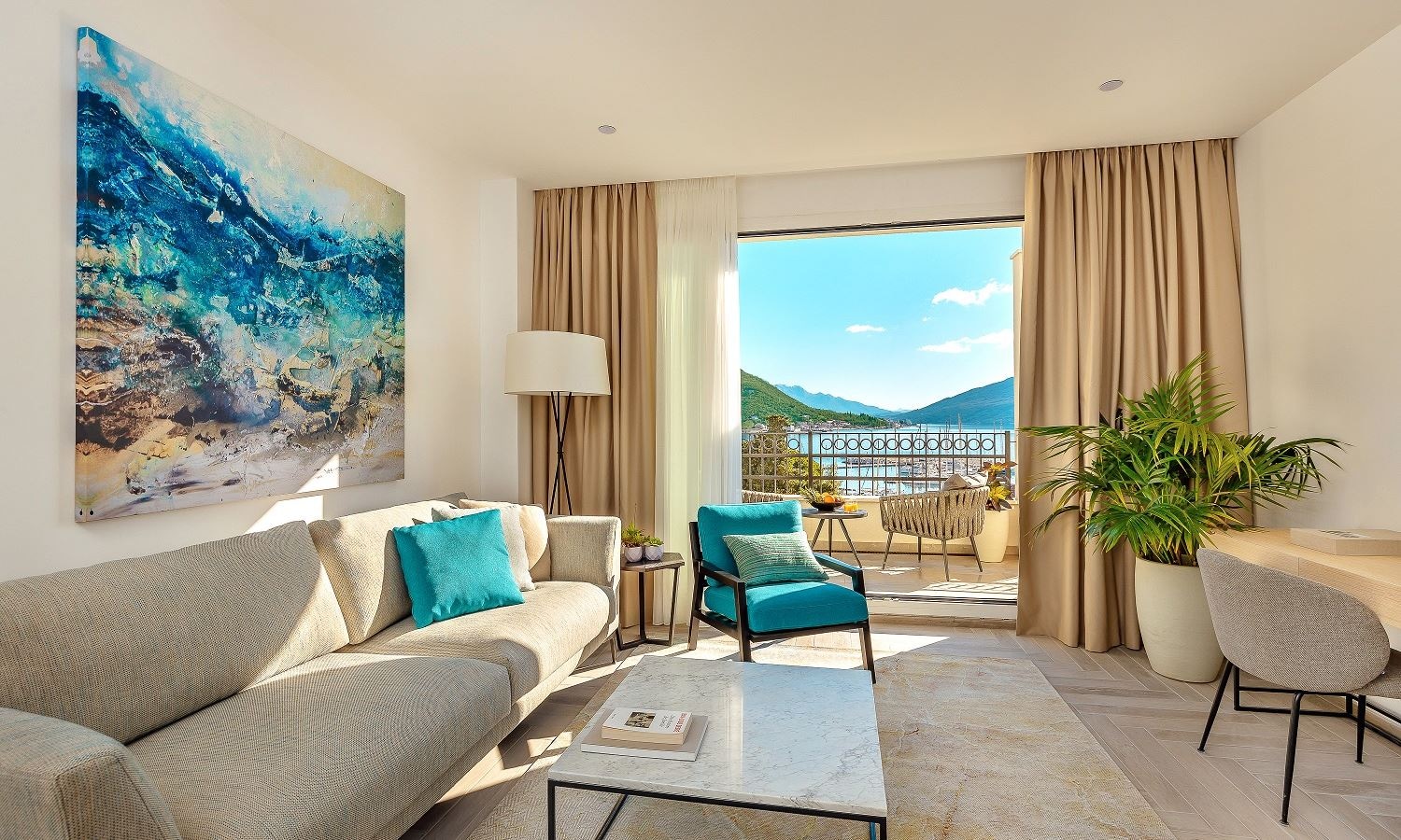 rooms-studio-sea-view-balcony-contemporary-building